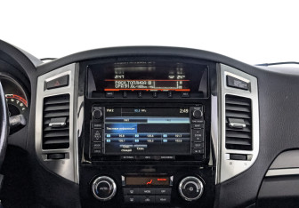 Подержанный автомобиль Mitsubishi Pajero 2015 года (17 фото)