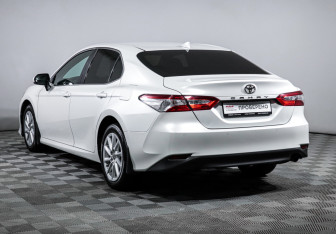 Подержанный автомобиль Toyota Camry Sedan 2021 года (7 фото)