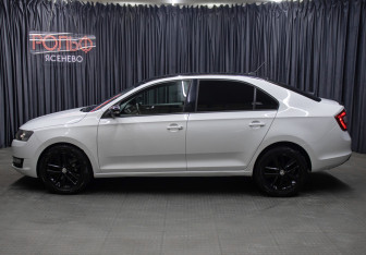 Подержанный автомобиль Skoda Rapid Liftback 2018 года (8 фото)