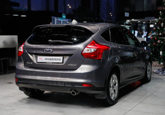 Подержанный автомобиль Ford Focus Hatchback 2013 года (4 фото)