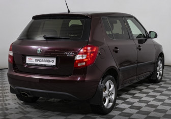 Подержанный автомобиль Skoda Fabia Hatchback 2010 года (5 фото)