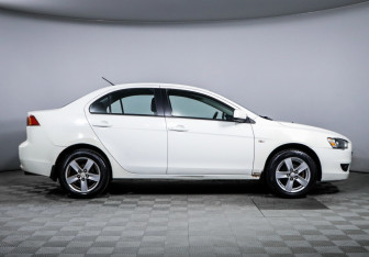 Подержанный автомобиль Mitsubishi Lancer Sedan 2008 года (4 фото)