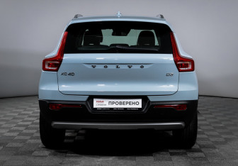 Подержанный автомобиль Volvo XC40 2019 года (6 фото)
