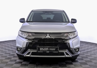 Подержанный автомобиль Mitsubishi Outlander 2021 года (2 фото)
