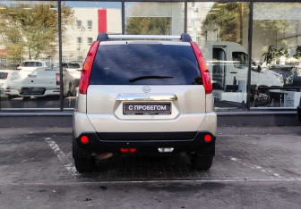 Подержанный автомобиль Nissan X-Trail 2008 года (7 фото)