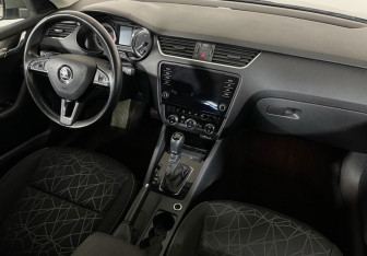 Подержанный автомобиль Skoda Octavia Liftback 2019 года (9 фото)