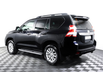 Подержанный автомобиль Toyota Land Cruiser Prado 2014 года (7 фото)