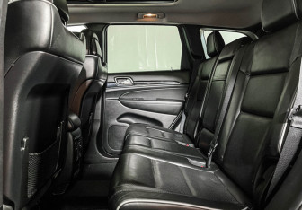 Подержанный автомобиль Jeep Grand Cherokee 2012 года (10 фото)