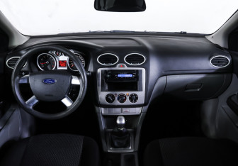 Подержанный автомобиль Ford Focus Hatchback 2010 года (14 фото)