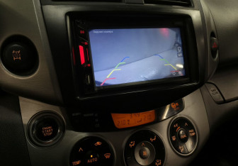 Подержанный автомобиль Toyota RAV4 2006 года (14 фото)