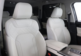 Подержанный автомобиль Exeed VX 2023 года (16 фото)