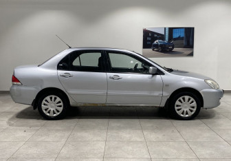 Подержанный автомобиль Mitsubishi Lancer Sedan 2007 года (4 фото)
