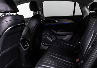 Подержанный автомобиль Hongqi H5 2023 года (13 фото)