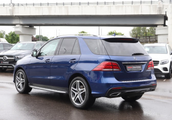 Подержанный автомобиль Mercedes-Benz GLE 2017 года (7 фото)
