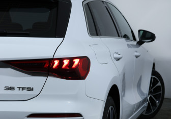 Подержанный автомобиль Audi A3 Hatchback 2021 года (19 фото)
