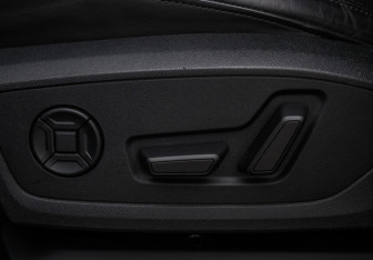 Подержанный автомобиль Audi Q3 2023 года (16 фото)