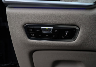 Подержанный автомобиль BMW X7 2020 года (25 фото)