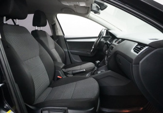 Подержанный автомобиль Skoda Octavia Liftback 2013 года (9 фото)