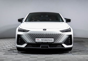 Подержанный автомобиль Changan UNI-V 2023 года (2 фото)