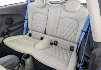 Подержанный автомобиль MINI Hatch 2021 года (12 фото)