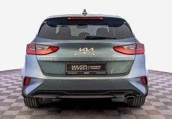 Подержанный автомобиль Kia Ceed Hatchback 2022 года (6 фото)