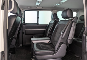 Подержанный автомобиль Volkswagen Multivan 2015 года (18 фото)