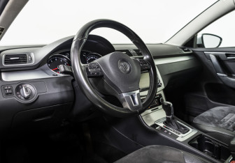 Подержанный автомобиль Volkswagen Passat Sedan 2011 года (9 фото)