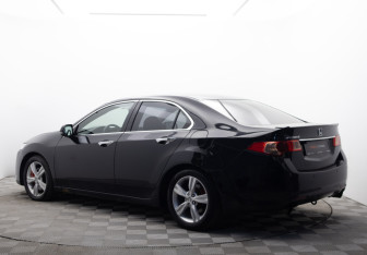 Подержанный автомобиль Honda Accord Sedan 2011 года (3 фото)