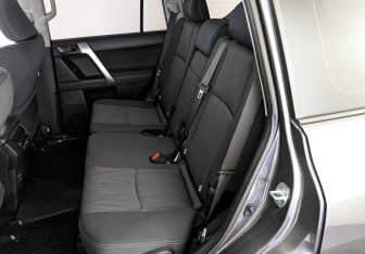 Подержанный автомобиль Toyota Land Cruiser Prado 2021 года (18 фото)