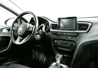 Подержанный автомобиль Kia Ceed Hatchback 2019 года (9 фото)