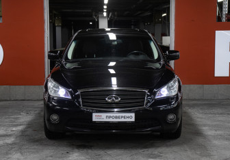 Подержанный автомобиль Infiniti Q70 2014 года (2 фото)