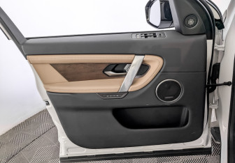 Подержанный автомобиль Land Rover Discovery Sport 2025 года (19 фото)