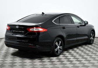 Подержанный автомобиль Ford Mondeo Sedan 2017 года (5 фото)