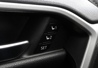 Подержанный автомобиль Toyota RAV4 2021 года (15 фото)