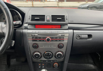 Подержанный автомобиль Mazda 3 Hatchback 2006 года (8 фото)