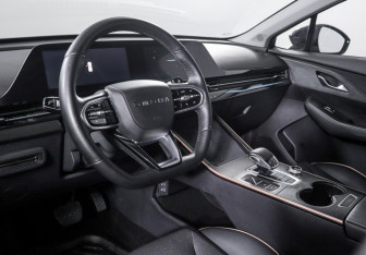 Подержанный автомобиль Omoda C5 2024 года (14 фото)