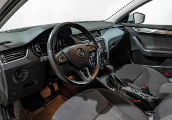Подержанный автомобиль Skoda Octavia Liftback 2020 года (15 фото)