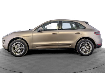 Подержанный автомобиль Porsche Macan 2016 года (8 фото)