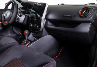 Подержанный автомобиль Renault Clio RS 2014 года (10 фото)