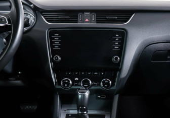 Подержанный автомобиль Skoda Octavia Wagon 2018 года (14 фото)