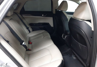 Подержанный автомобиль Kia K5 2020 года (11 фото)