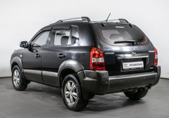 Подержанный автомобиль Hyundai Tucson 2008 года (7 фото)