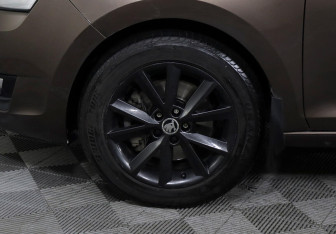 Подержанный автомобиль Skoda Rapid Liftback 2017 года (8 фото)