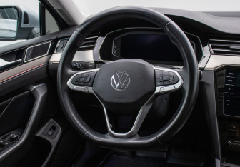 Подержанный автомобиль Volkswagen Passat Sedan 2020 года (15 фото)
