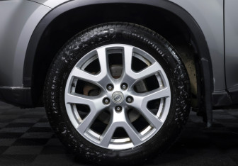 Подержанный автомобиль Nissan X-Trail 2014 года (16 фото)