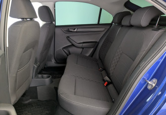 Подержанный автомобиль Skoda Rapid Liftback 2021 года (10 фото)