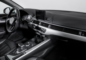 Подержанный автомобиль Audi A4 Sedan 2018 года (9 фото)