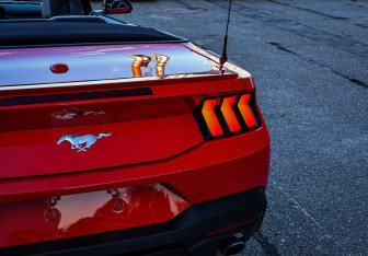 Подержанный автомобиль Ford Mustang Convertible 2024 года (27 фото)