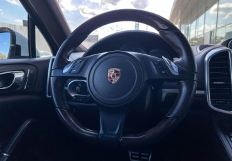 Подержанный автомобиль Porsche Cayenne 2012 года (14 фото)