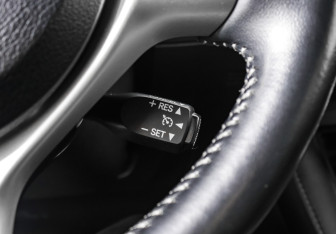 Подержанный автомобиль Lexus CT 2013 года (19 фото)